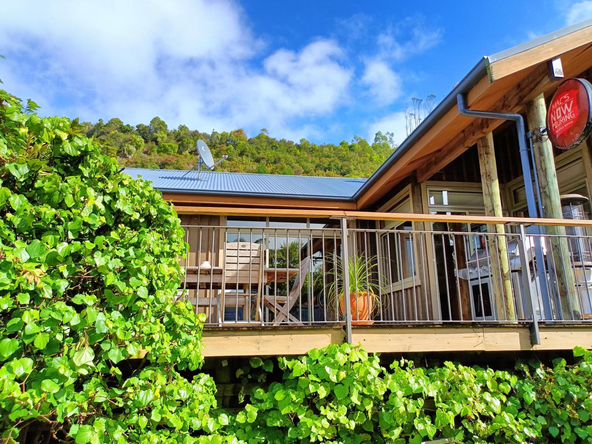 Riverstone Retreat Karamea Habitación foto